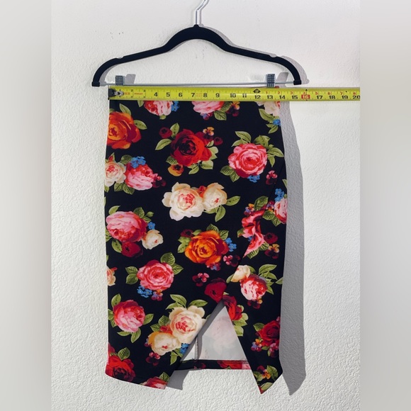 Guess Scuba Floral Skirt 
Style #W4FD87K3PP0 - Picture 6 of 6